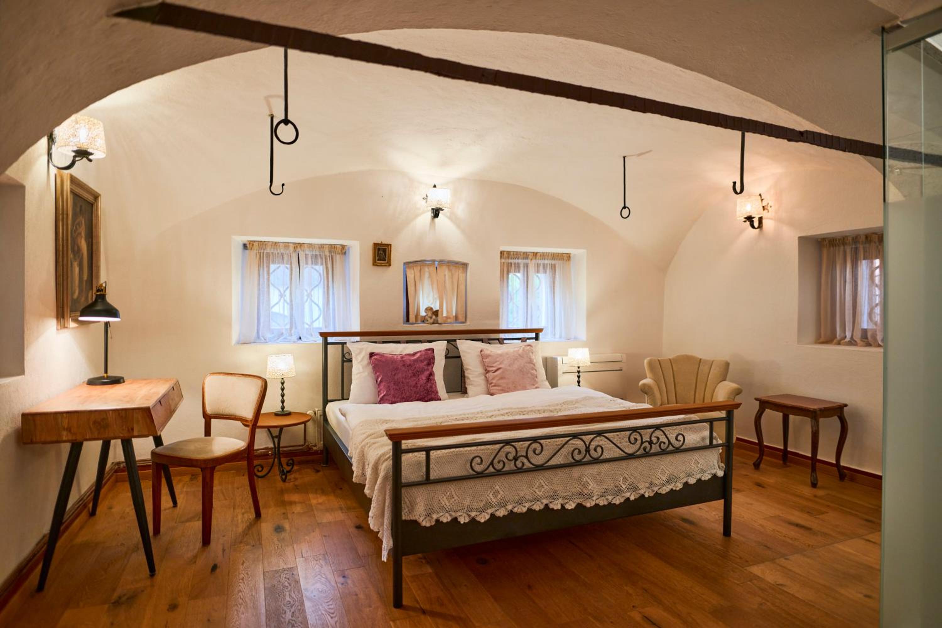 Hotel Pok Garni