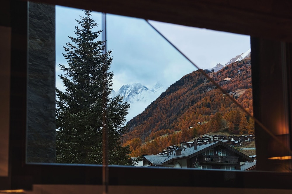 SCHLOSS Zermatt - CBD & Adaptogenic Spa and Sport Hotel
