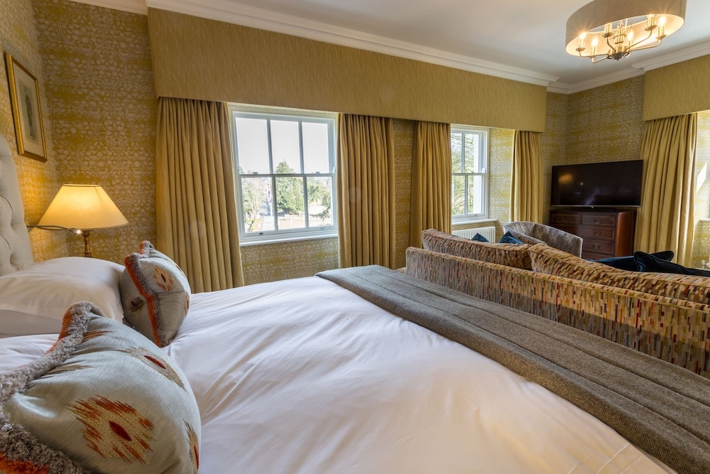 Storrs Hall Hotel
