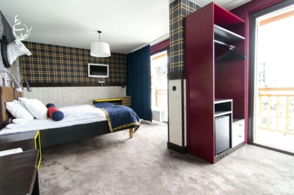 Langley Hotel Tango